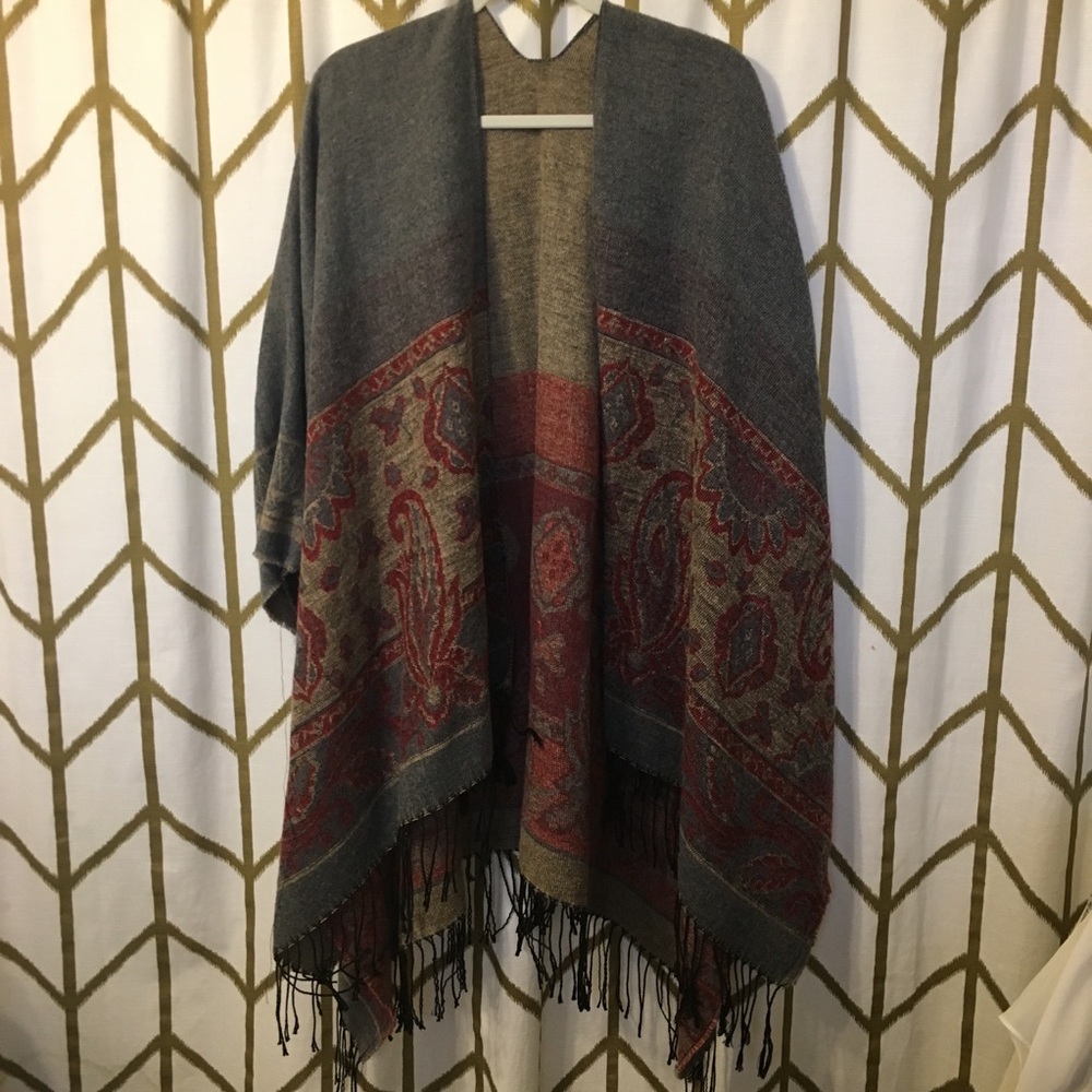 Frayed poncho - One size fits most